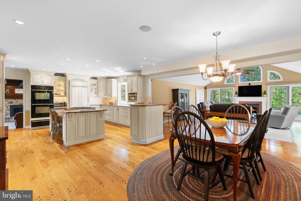 1504 SCHOOL HOUSE LANE