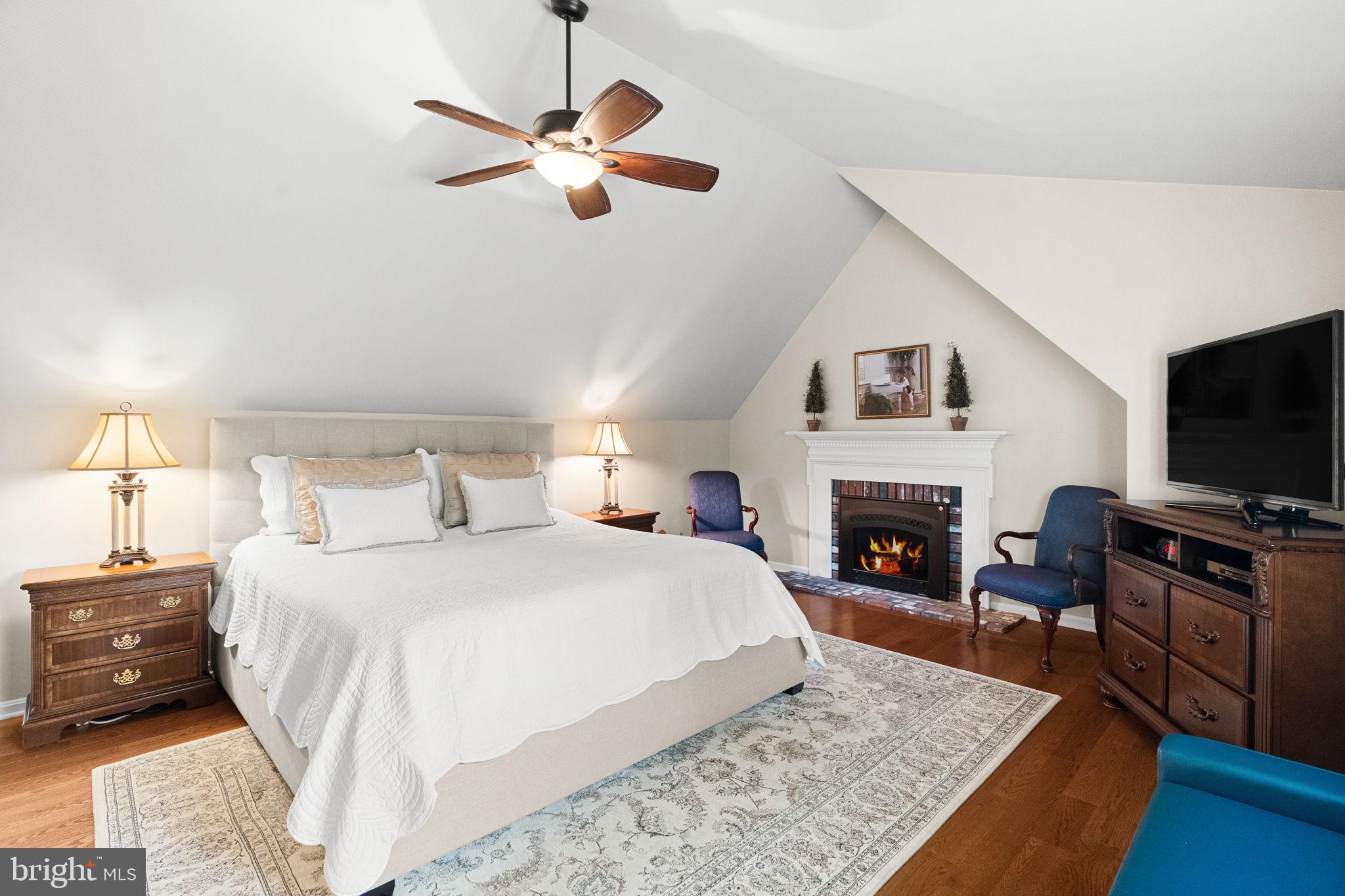 1504 SCHOOL HOUSE LANE