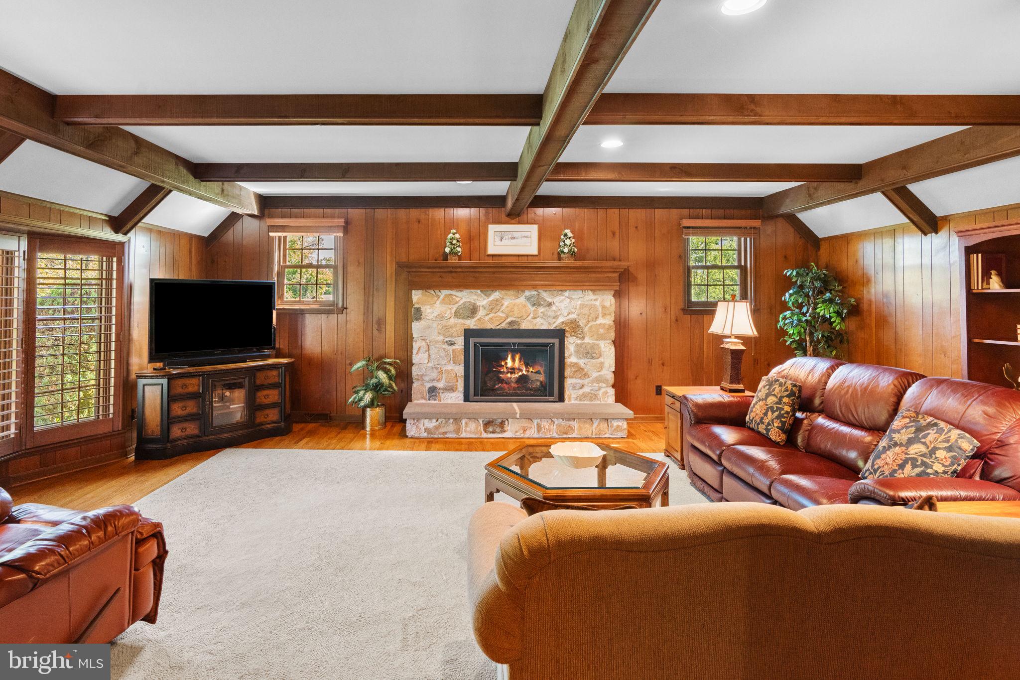 1504 SCHOOL HOUSE LANE