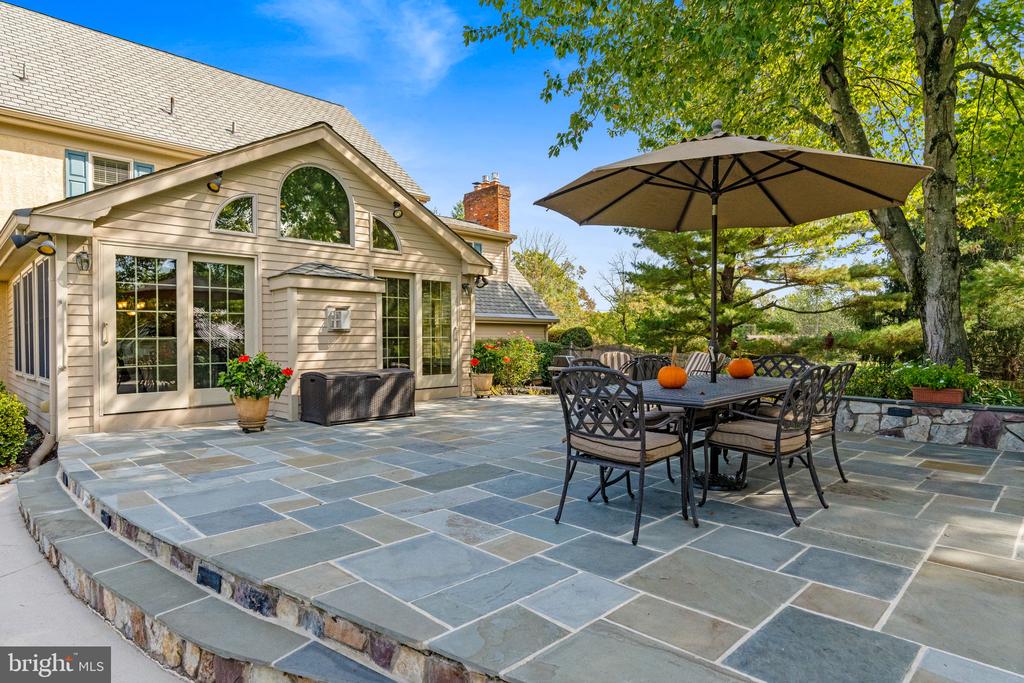 1504 SCHOOL HOUSE LANE