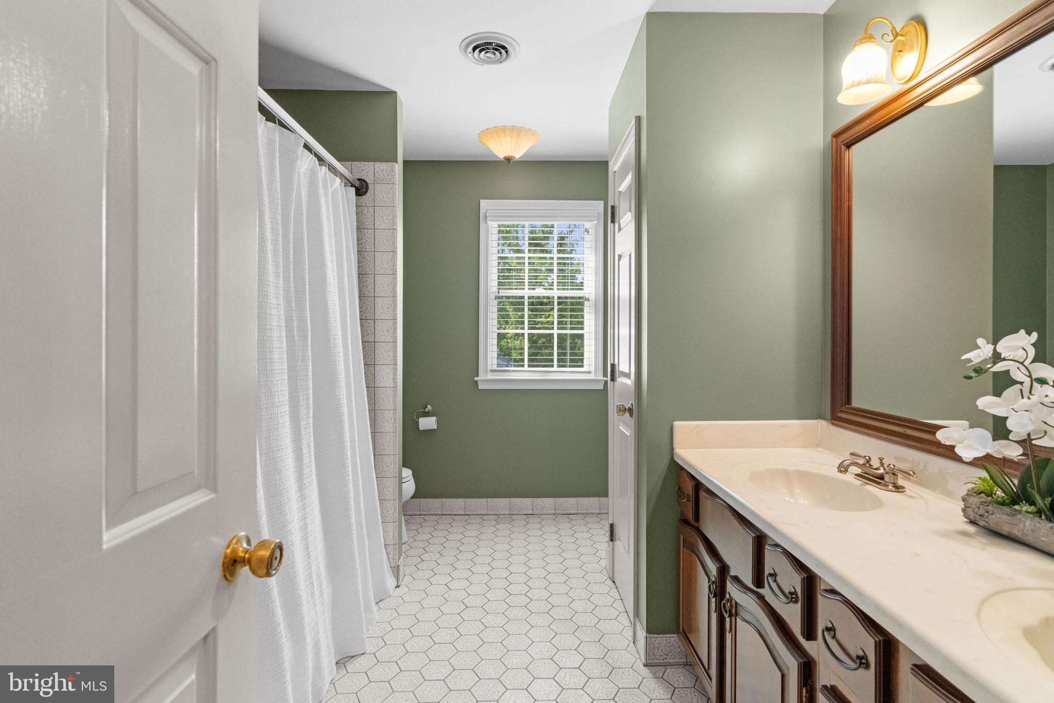 1504 SCHOOL HOUSE LANE