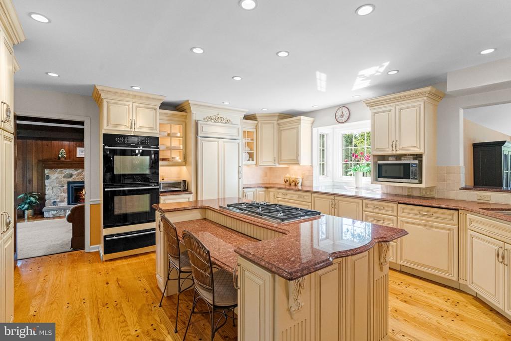 1504 SCHOOL HOUSE LANE