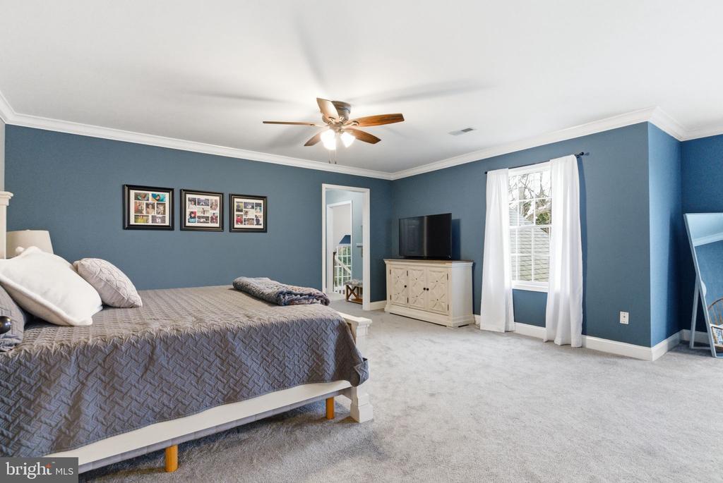 1510 ANNA MARIE CIRCLE