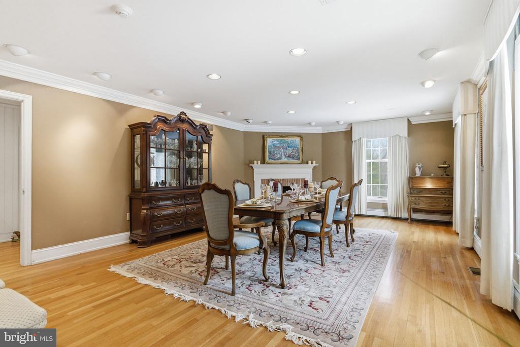 275 WOODCOCK LANE
