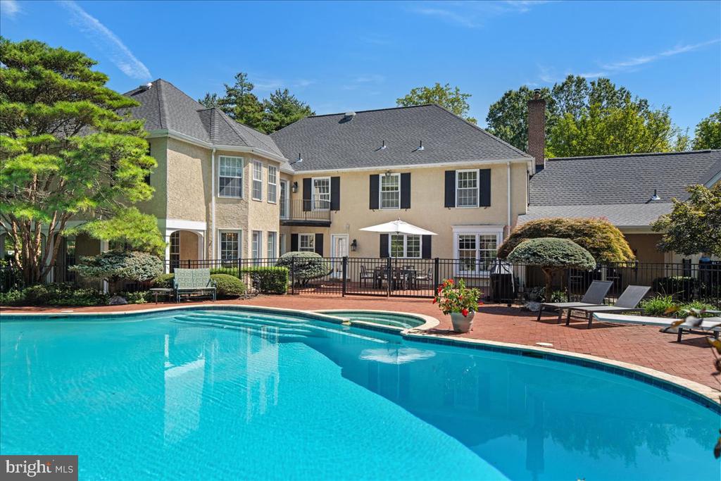 275 WOODCOCK LANE