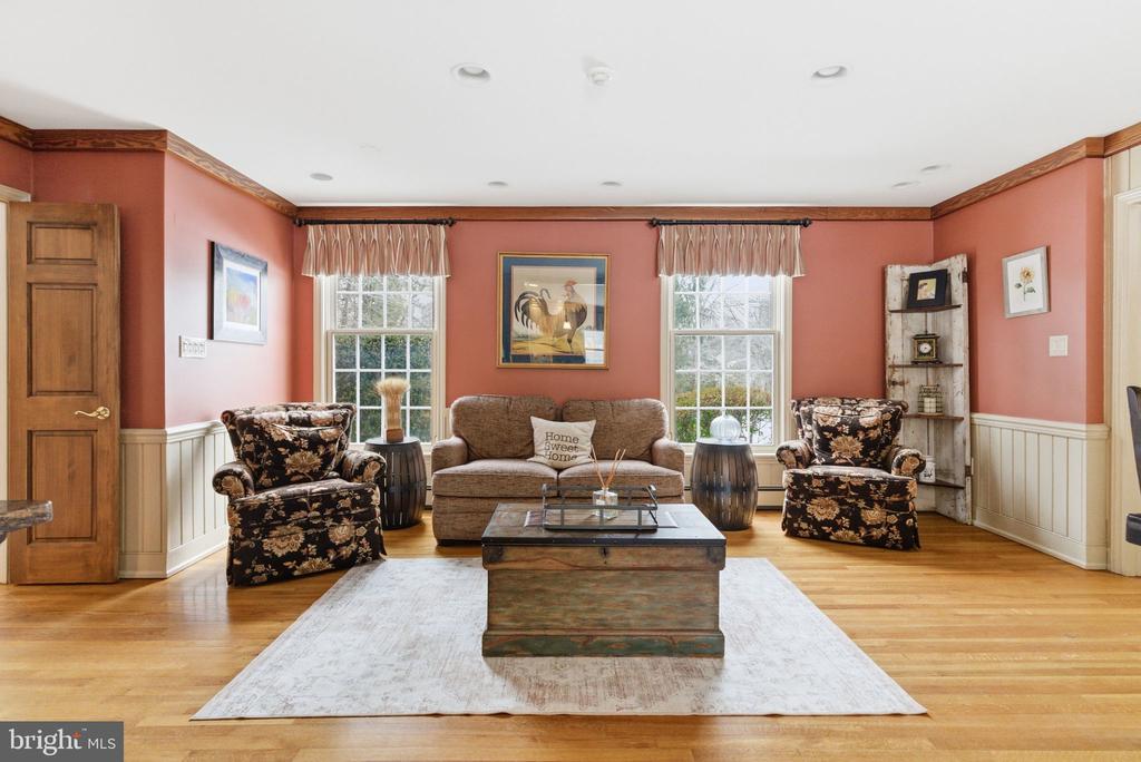 275 WOODCOCK LANE