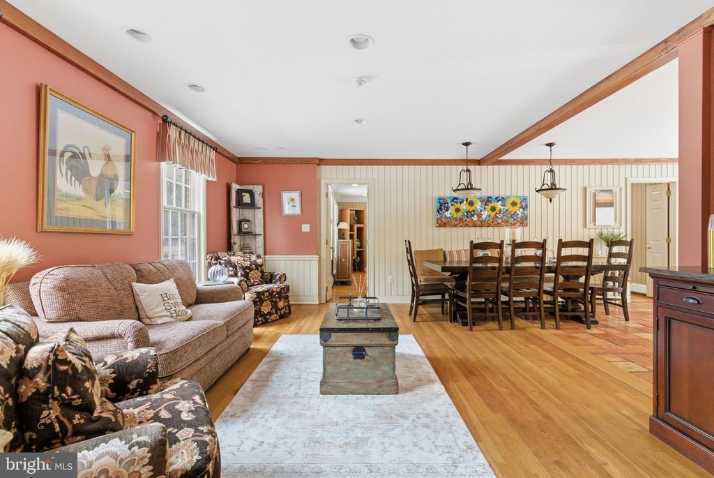 275 WOODCOCK LANE
