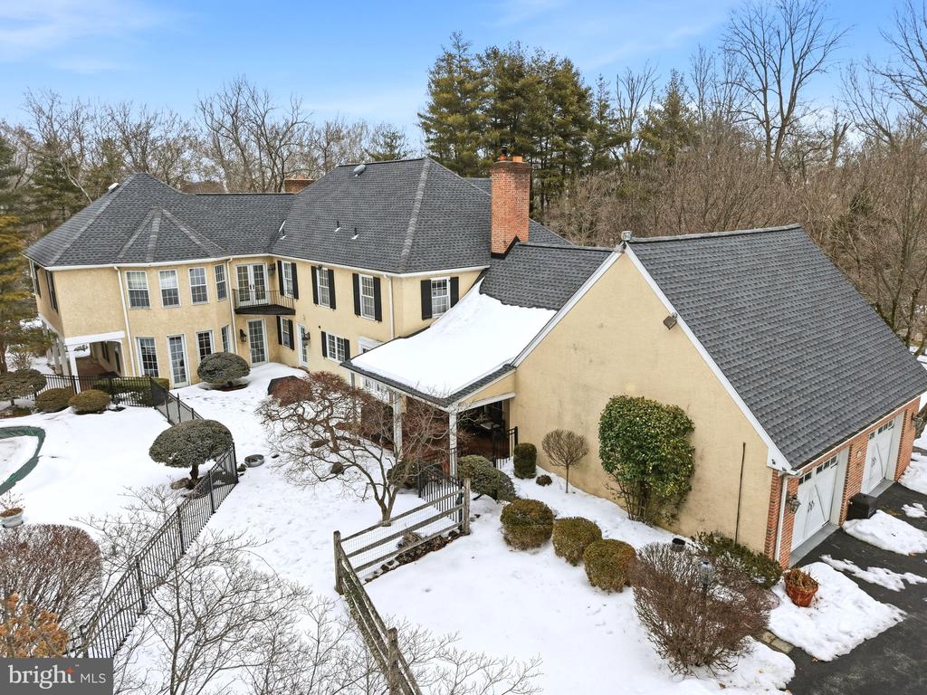275 WOODCOCK LANE