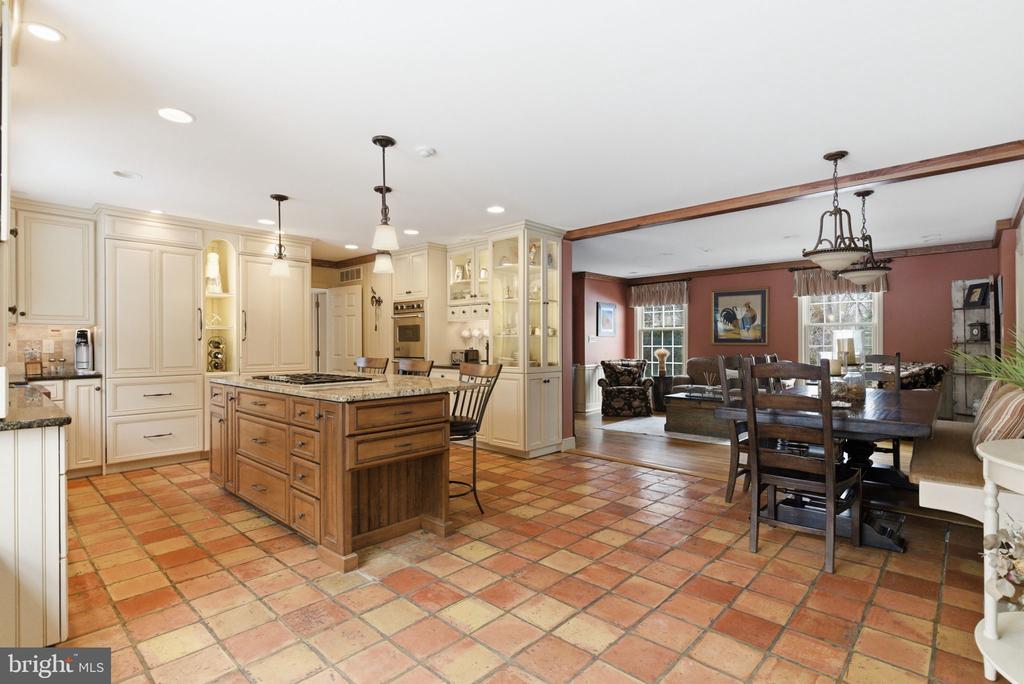 275 WOODCOCK LANE