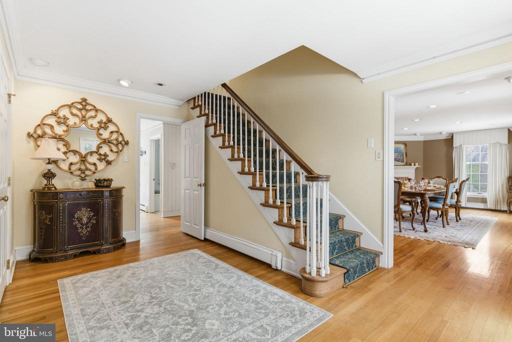 275 WOODCOCK LANE