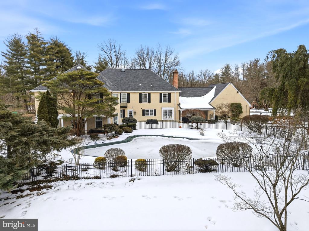 275 WOODCOCK LANE