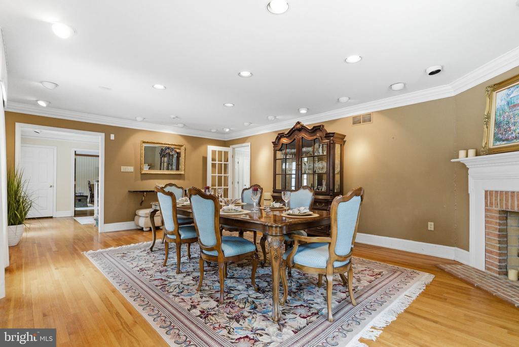 275 WOODCOCK LANE