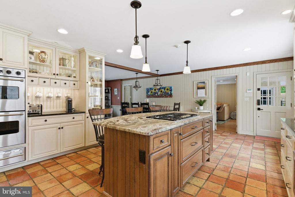 275 WOODCOCK LANE