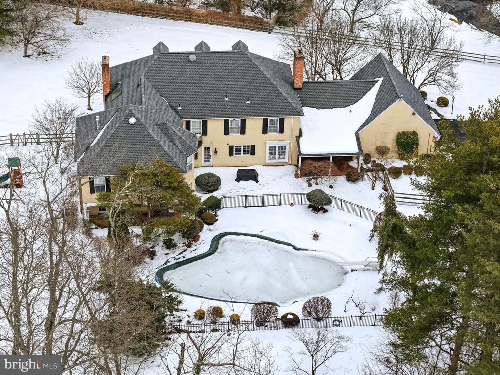 275 WOODCOCK LANE