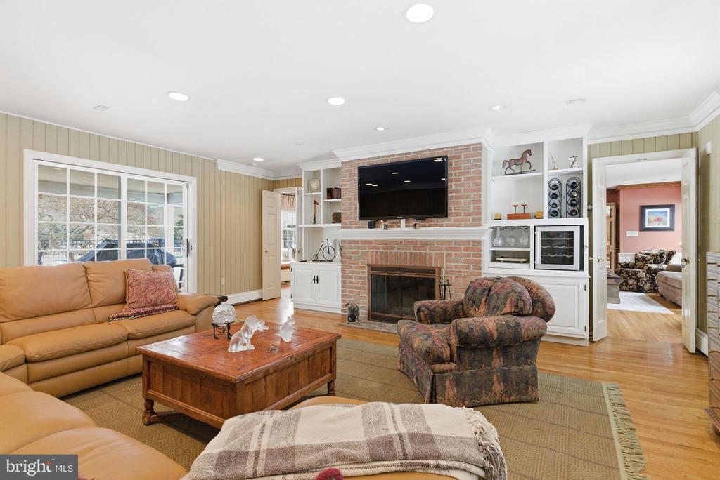 275 WOODCOCK LANE