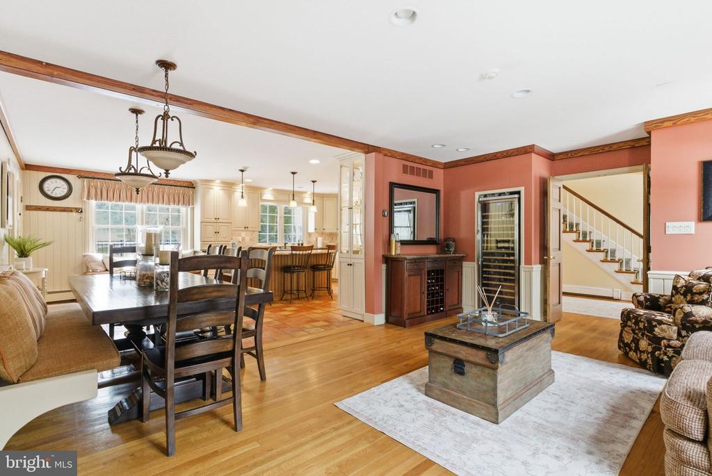 275 WOODCOCK LANE