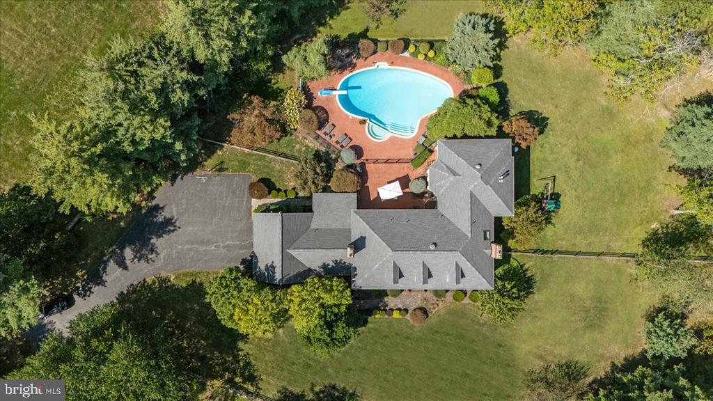 275 WOODCOCK LANE
