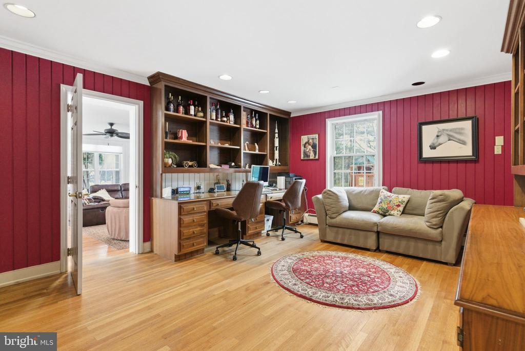275 WOODCOCK LANE