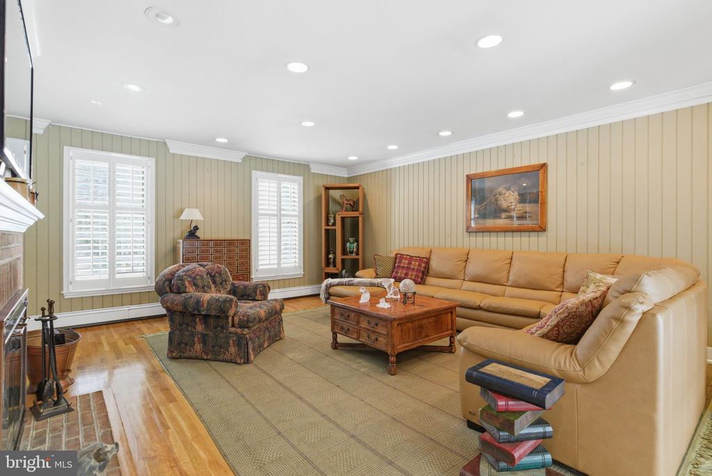275 WOODCOCK LANE