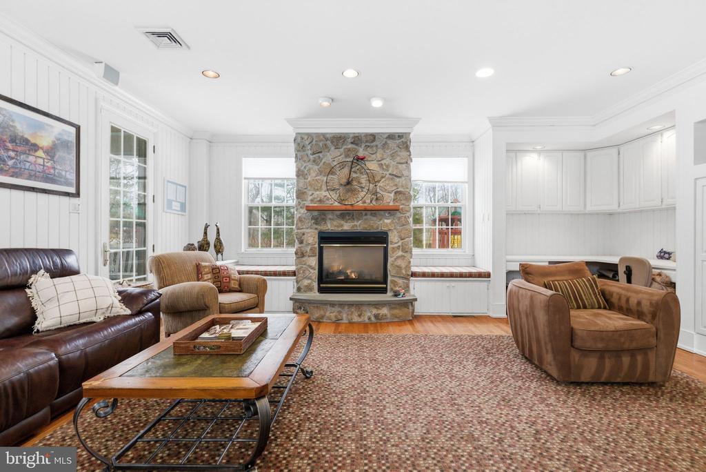 275 WOODCOCK LANE