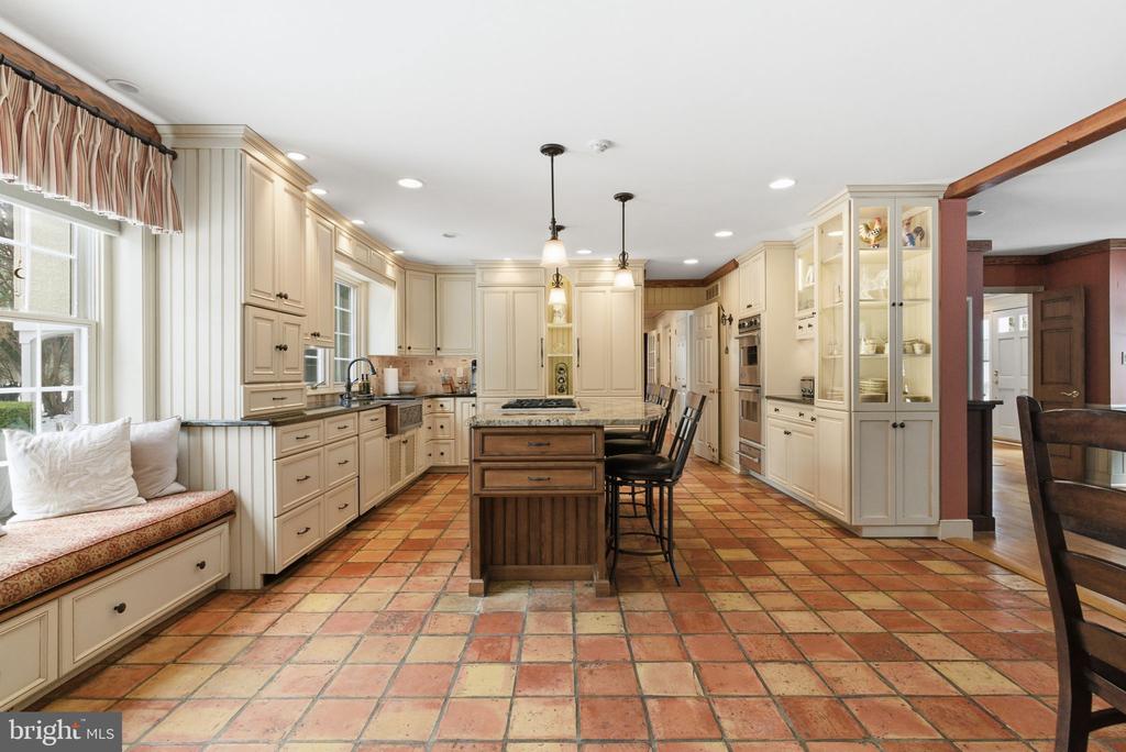 275 WOODCOCK LANE