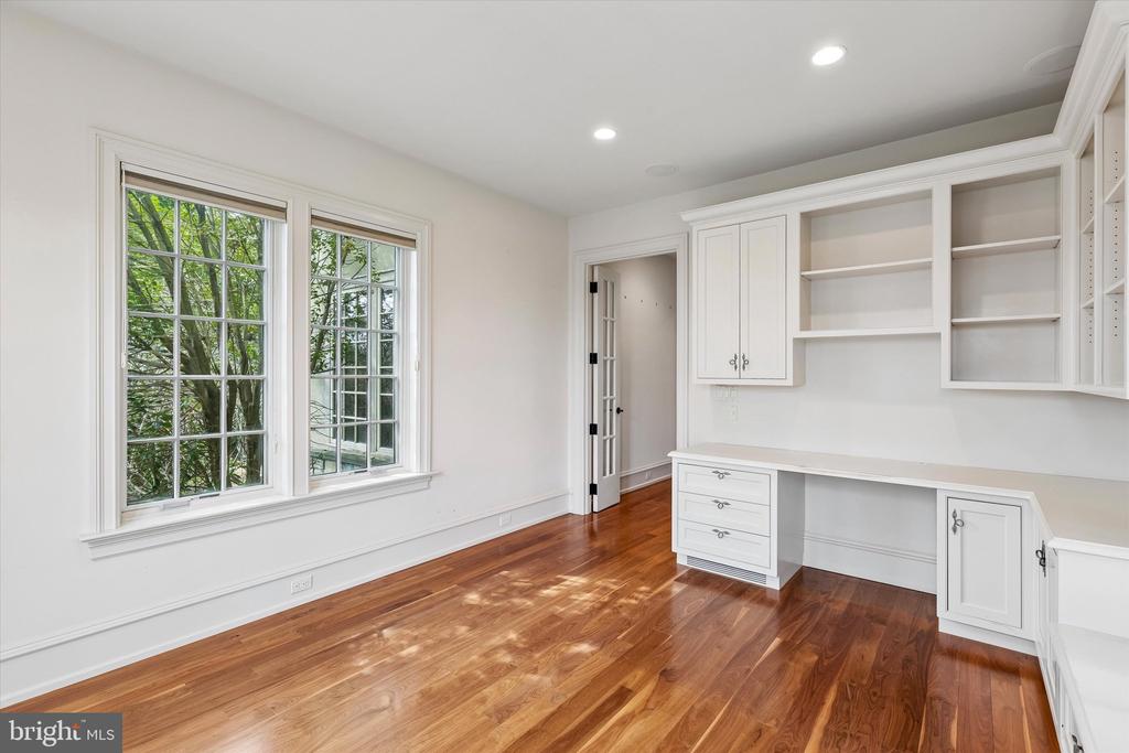 909 PENN OAK