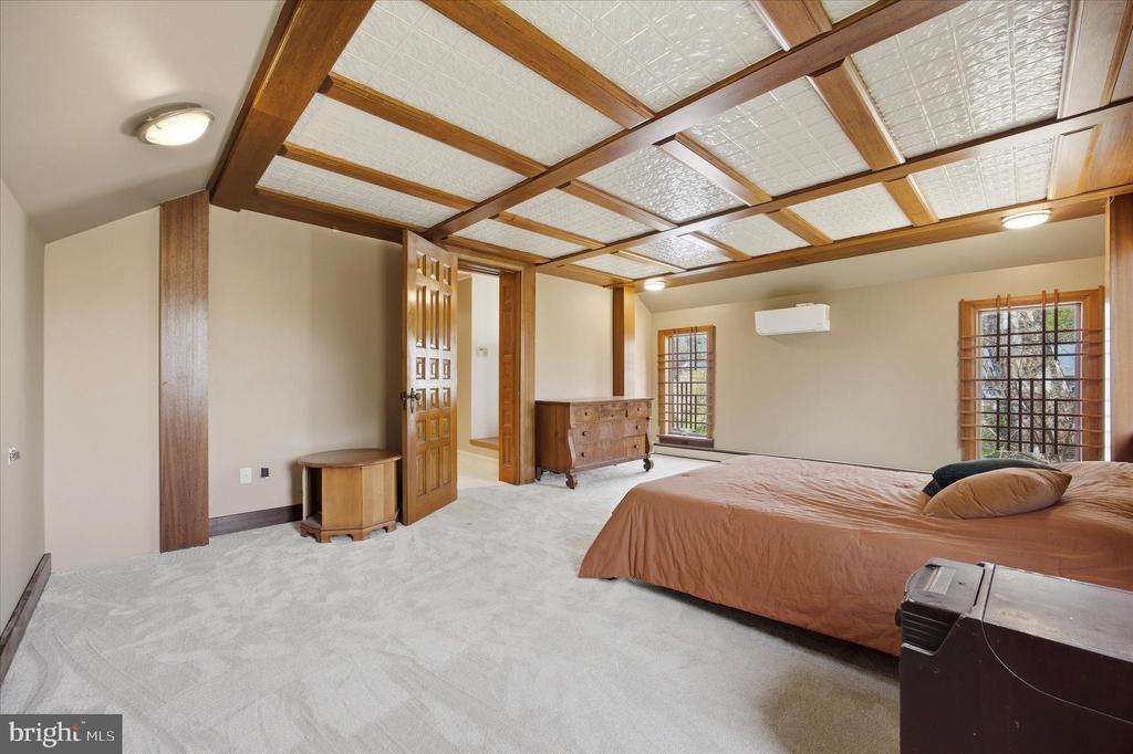 726 CROOKED LANE