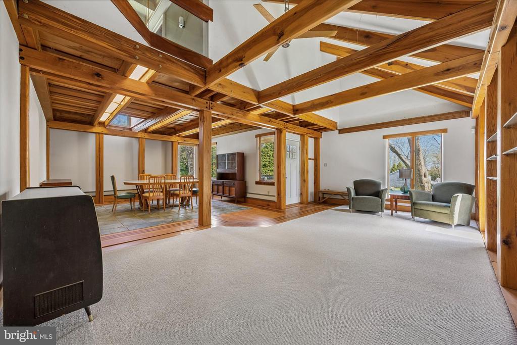 726 CROOKED LANE