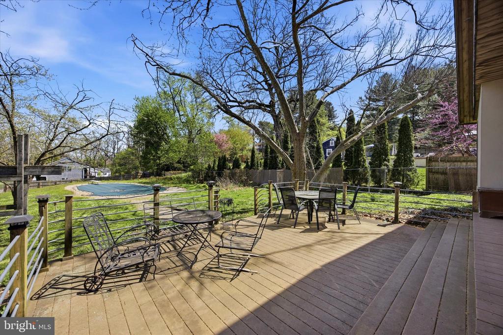 726 CROOKED LANE