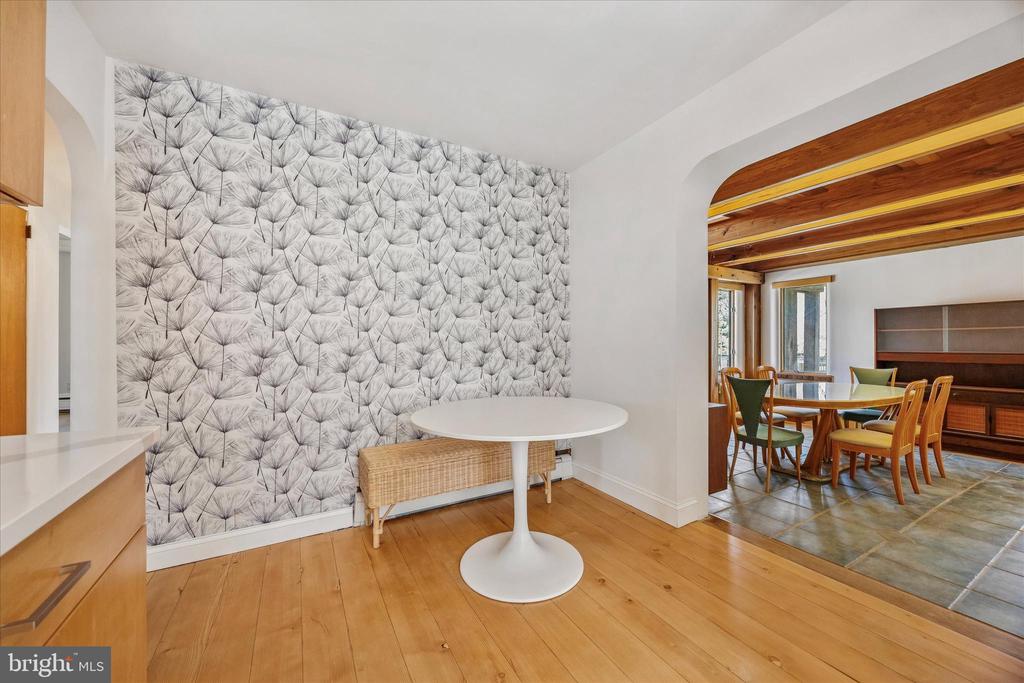 726 CROOKED LANE