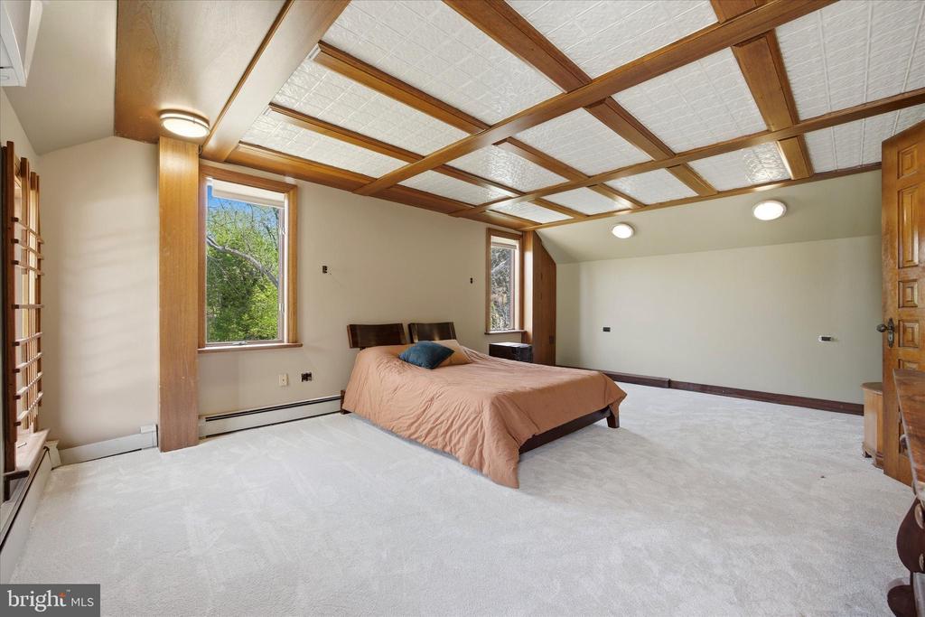 726 CROOKED LANE