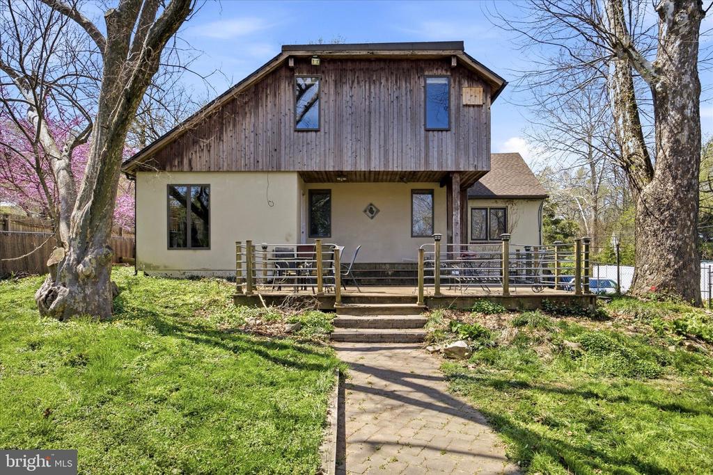 726 CROOKED LANE