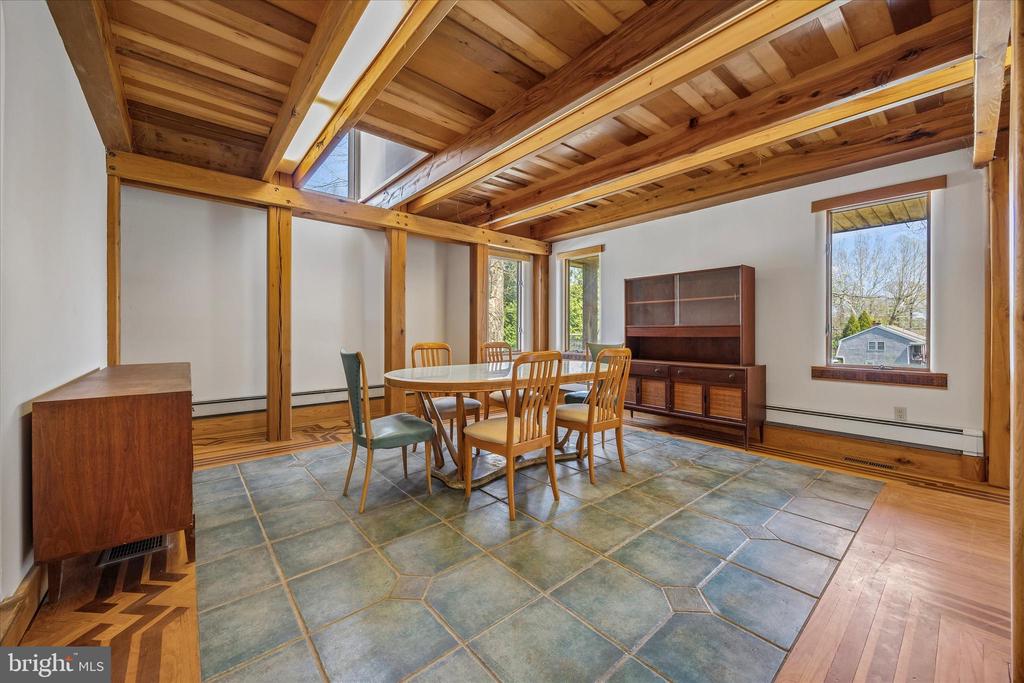 726 CROOKED LANE