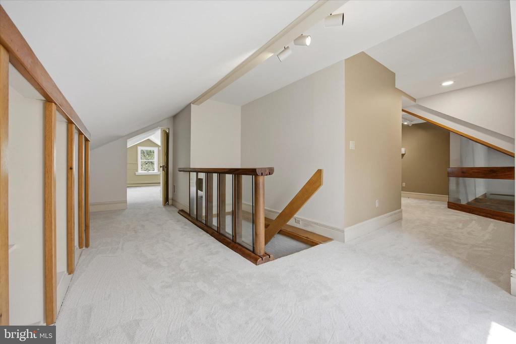 726 CROOKED LANE