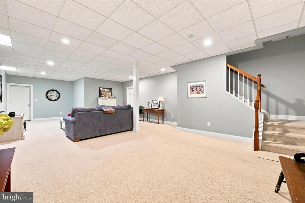 909 PHIPPS WAY
