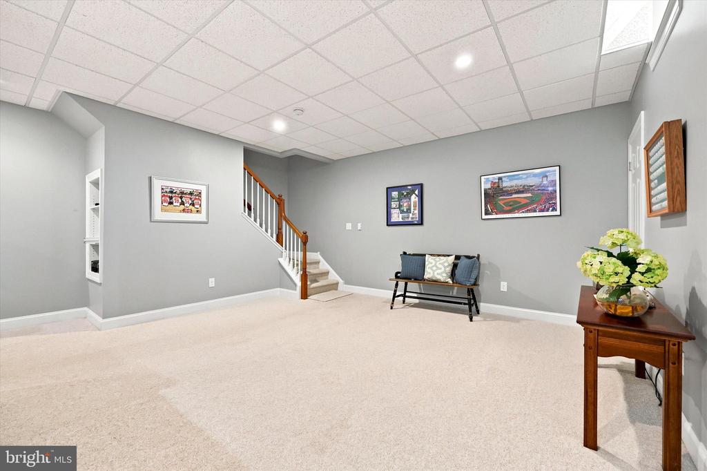 909 PHIPPS WAY