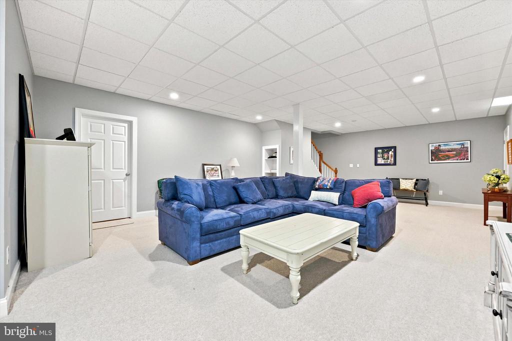 909 PHIPPS WAY