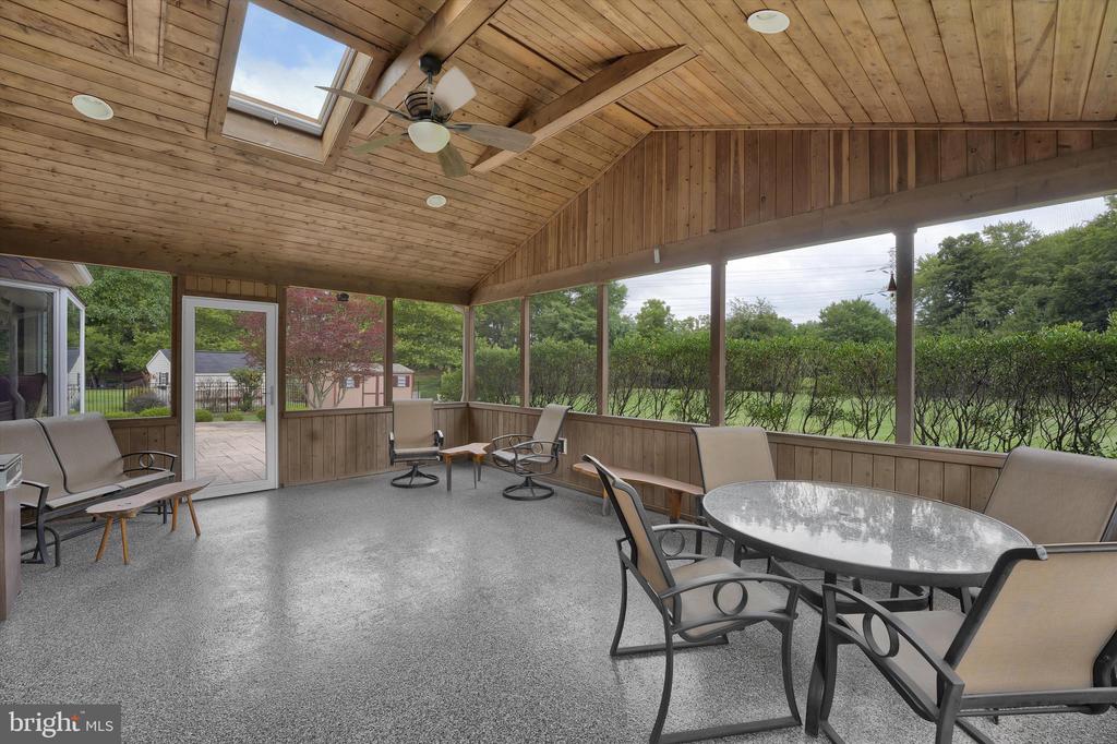 847 CLOVER DRIVE