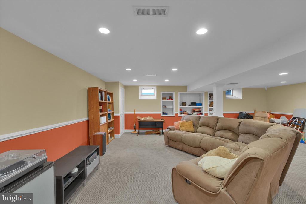 847 CLOVER DRIVE