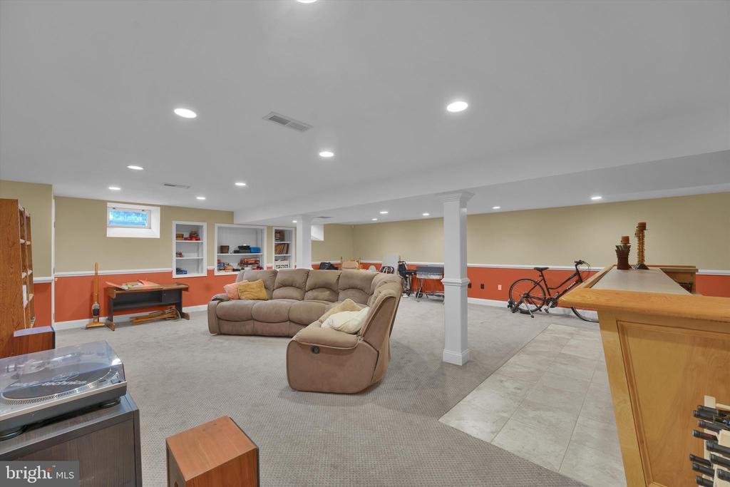 847 CLOVER DRIVE