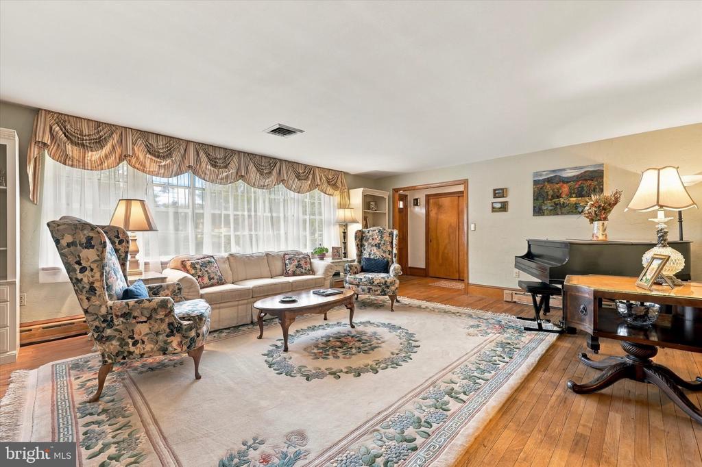 1639 W MAIN STREET Unit:           