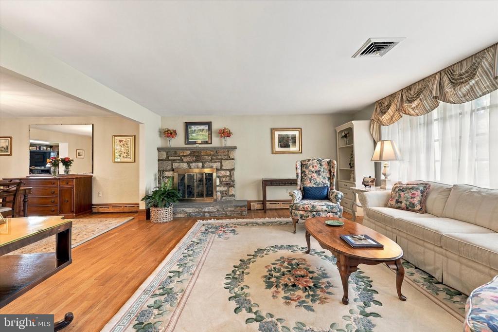 1639 W MAIN STREET Unit:           