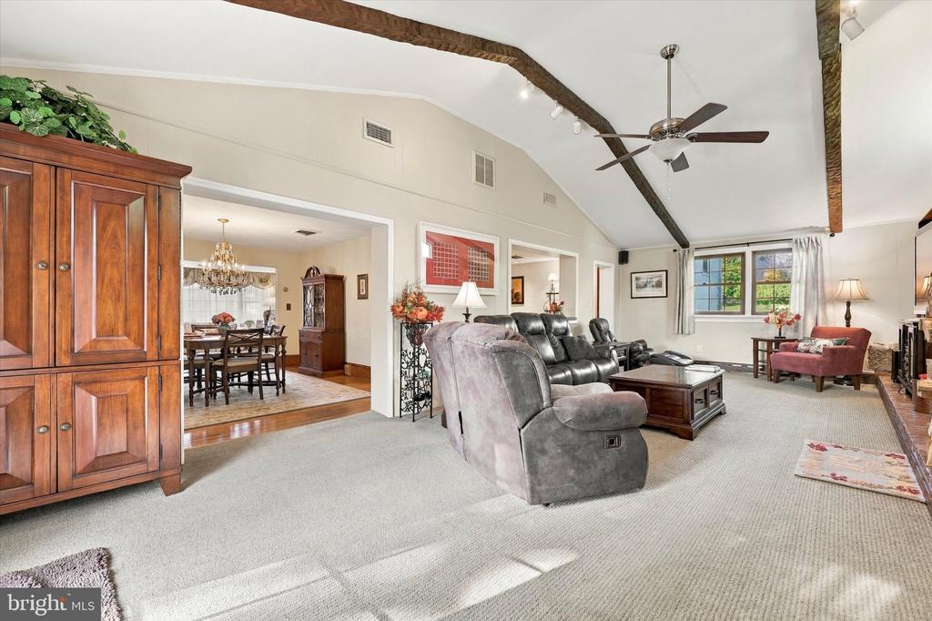 1639 W MAIN STREET Unit:           
