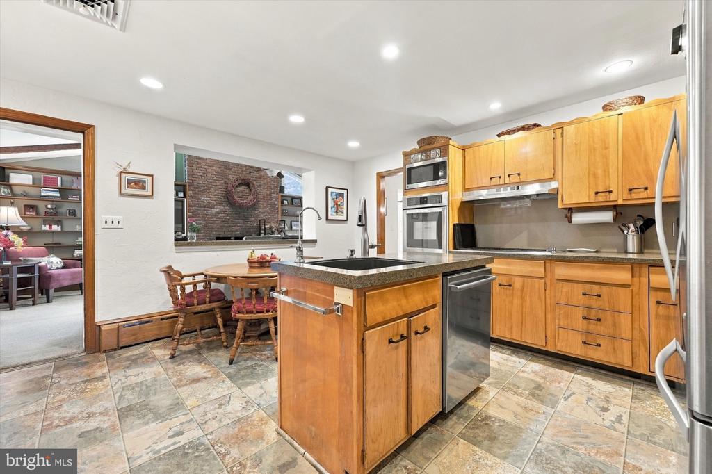 1639 W MAIN STREET Unit:           