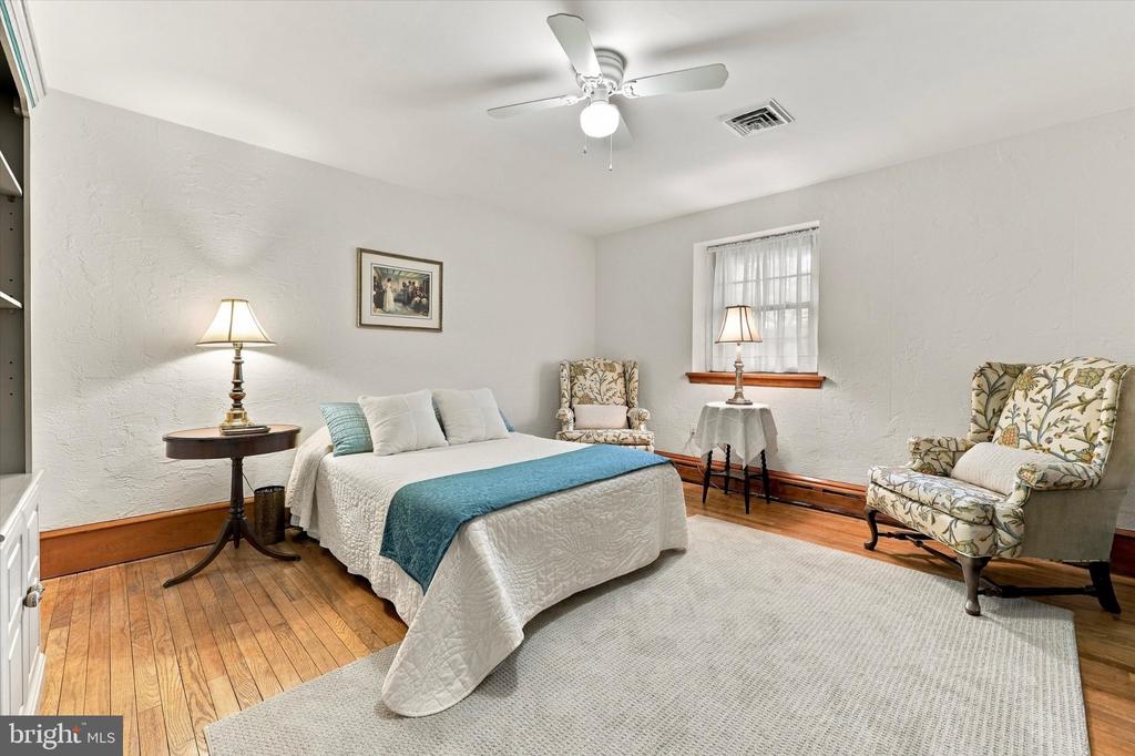 1639 W MAIN STREET Unit:           