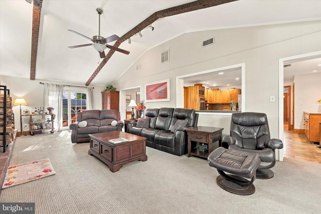 1639 W MAIN STREET Unit:           