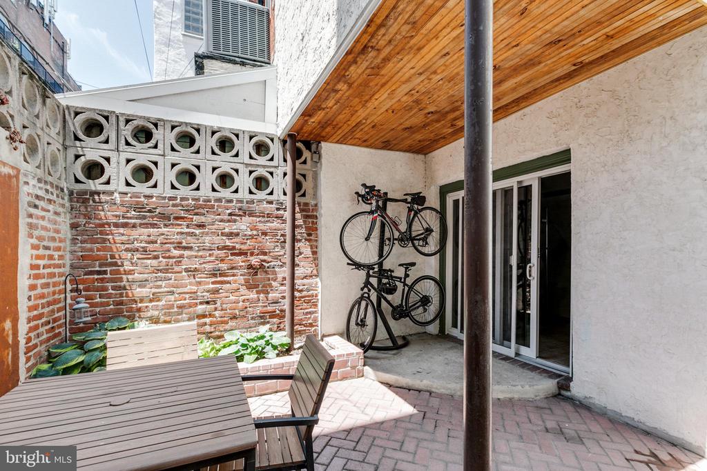 1704 Lombard St