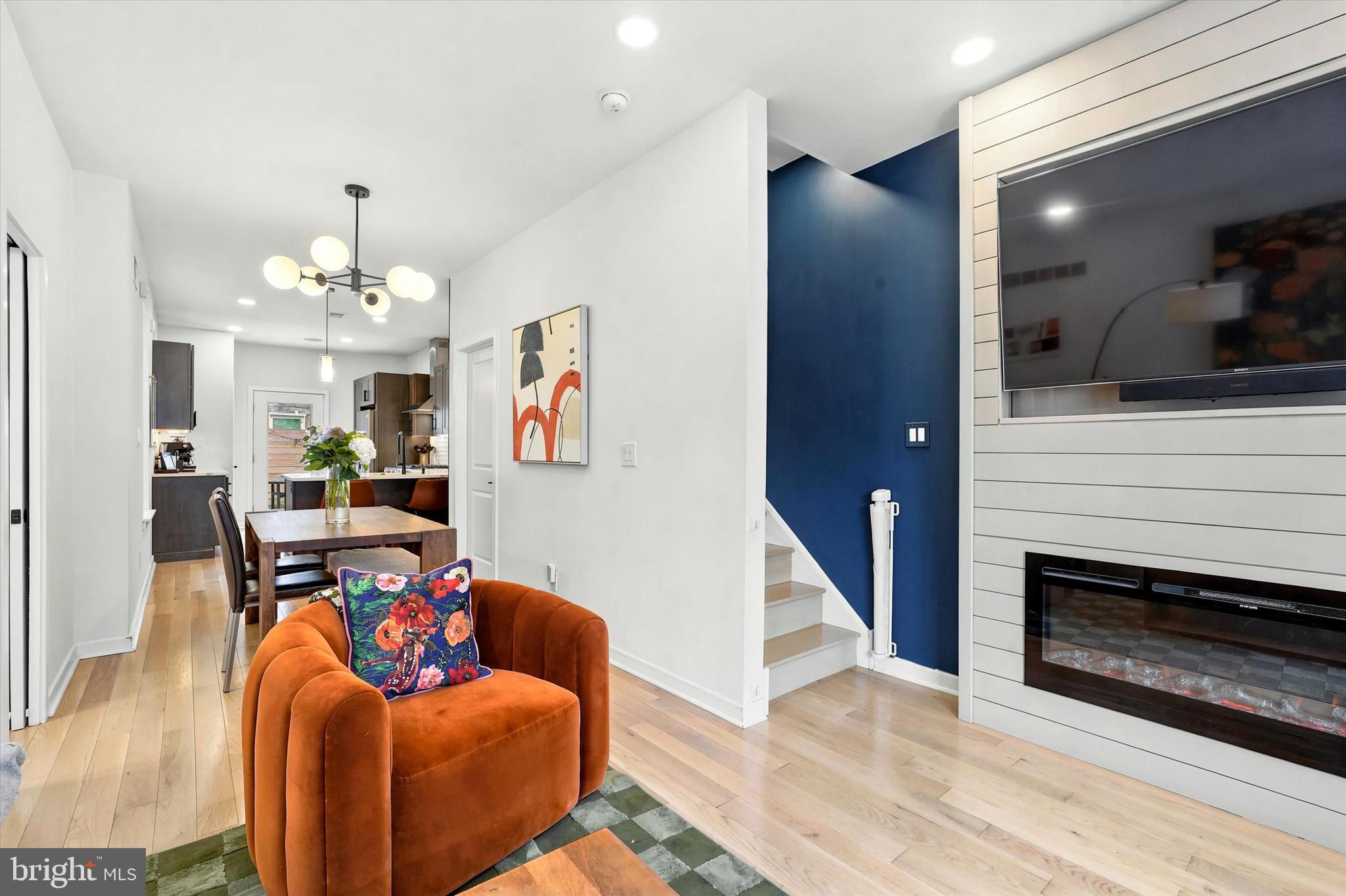 2304 CHRISTIAN STREET