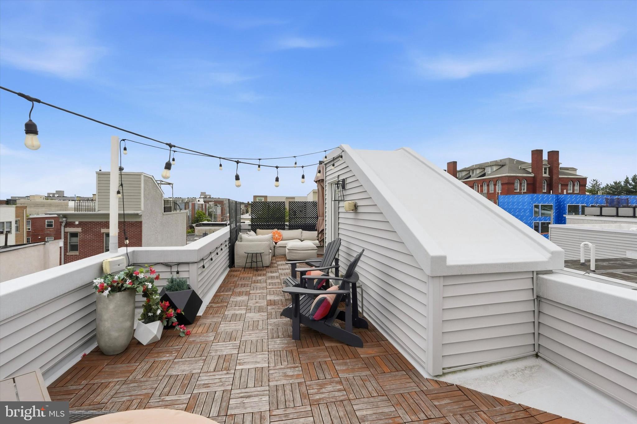 2304 CHRISTIAN STREET