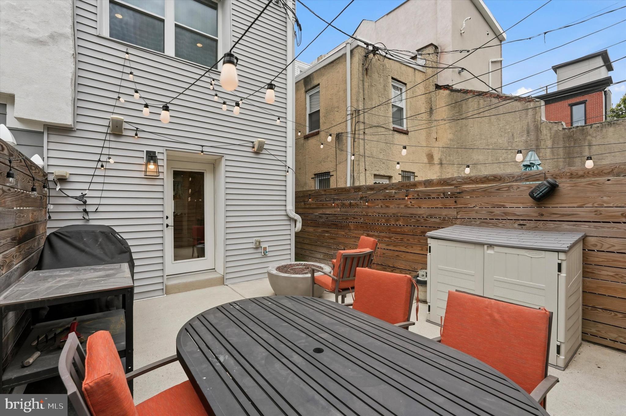 2304 CHRISTIAN STREET